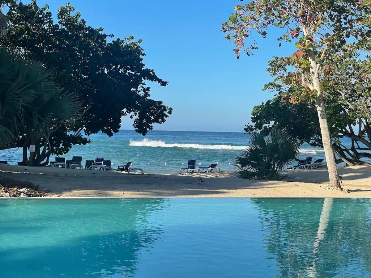 Irie Vibes Ocean View Villa Негрил Екстериор снимка